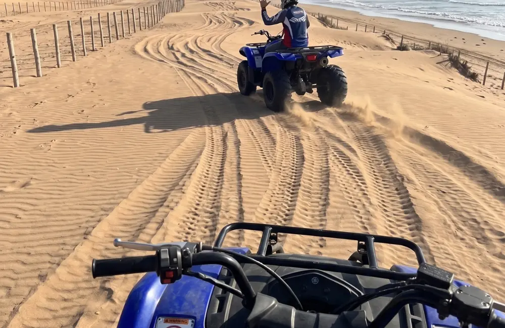 Balade quad Essaouira sur les pistes de sable près de Diabat